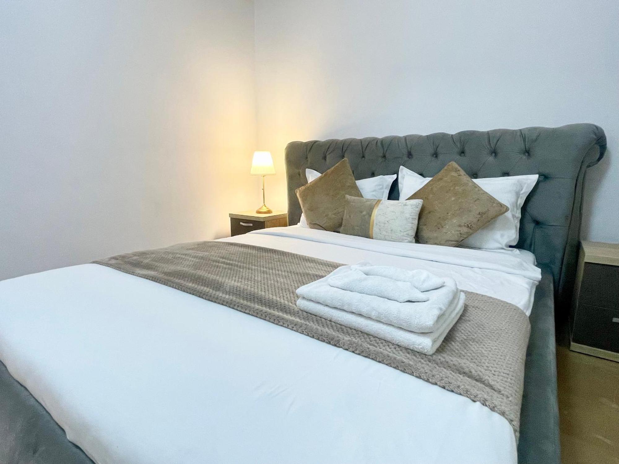 Adress Cd23 Apartament